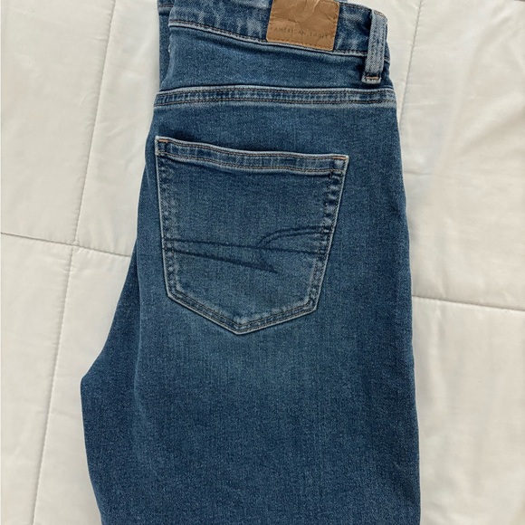 American Eagle Outfitters Women's Classic Blue Ankle Jeans - Picture 3 of 3